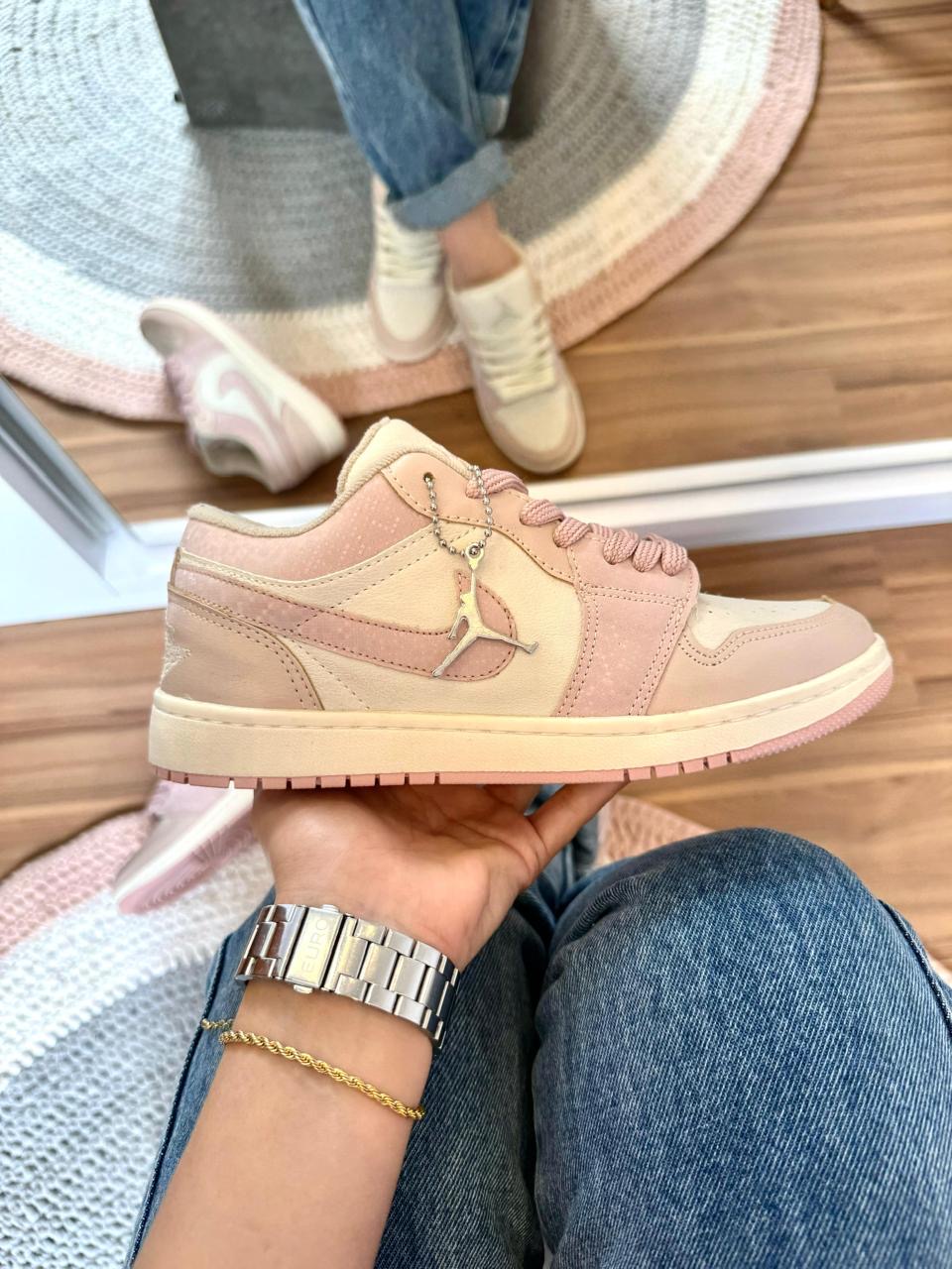 Jordan low1 - Rosa e branco