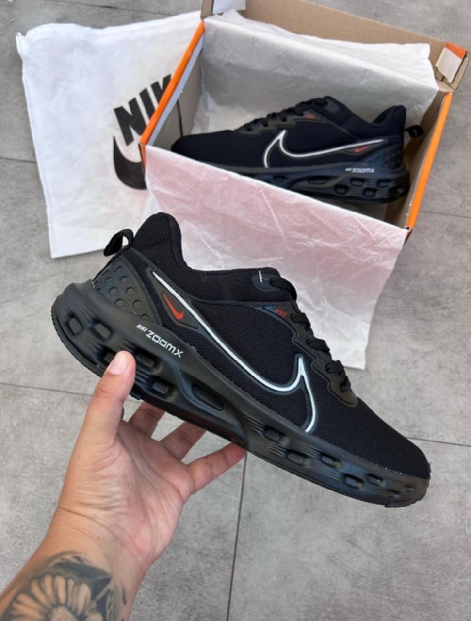 ZOOM X - Preto