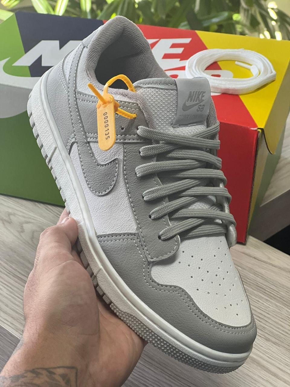 Dunk - Cinza e branco